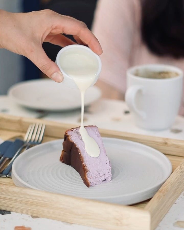 Ube cheesecake, beyaz çikolata ile